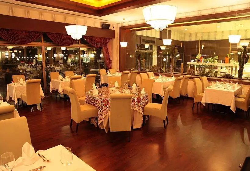 Cratos Premium Hotel Casino & Spa