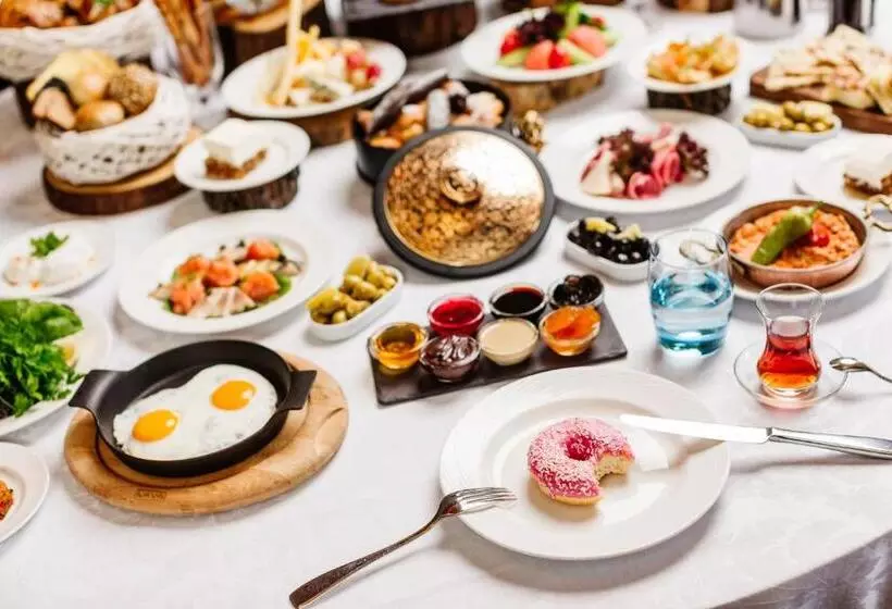 Cratos Premium Hotel Casino & Spa