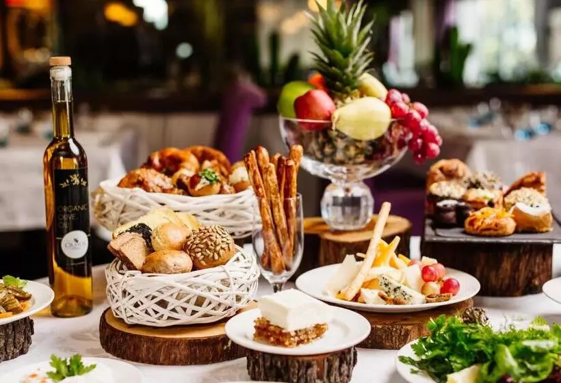 Cratos Premium Hotel Casino & Spa