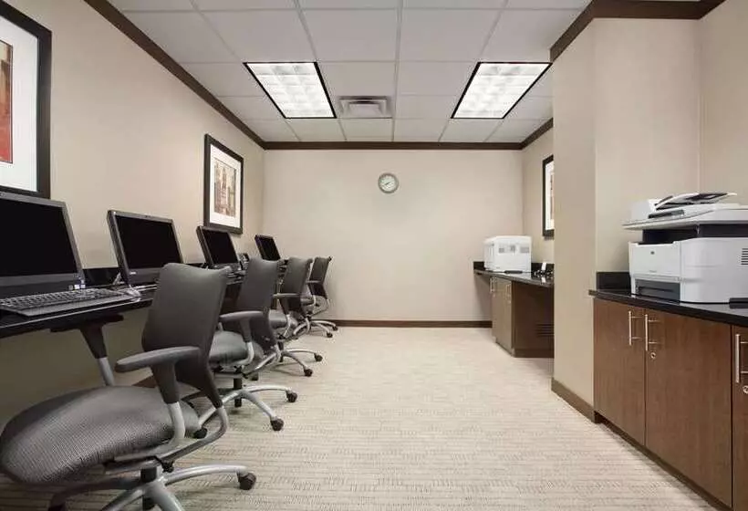 ホテル Embassy Suites Buffalo