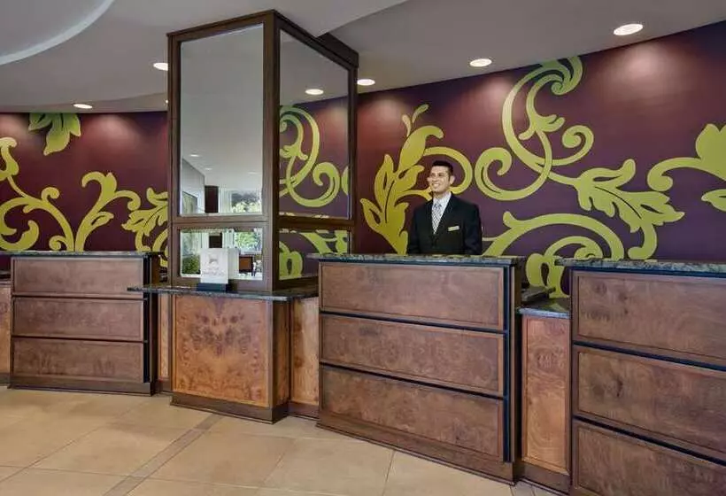 ホテル Embassy Suites Buffalo