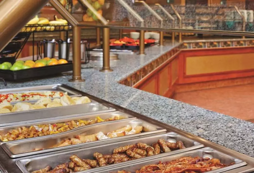 ホテル Embassy Suites By Hilton At Hot Springs Convention Center