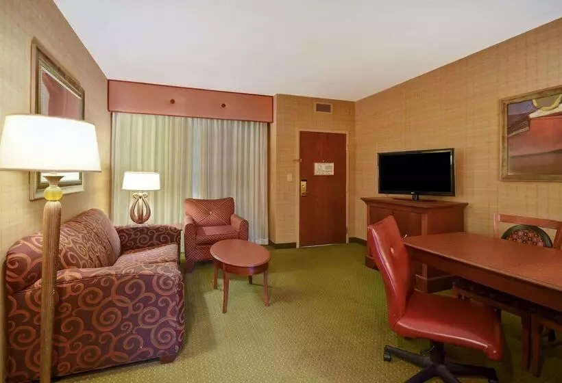 ホテル Embassy Suites By Hilton At Hot Springs Convention Center