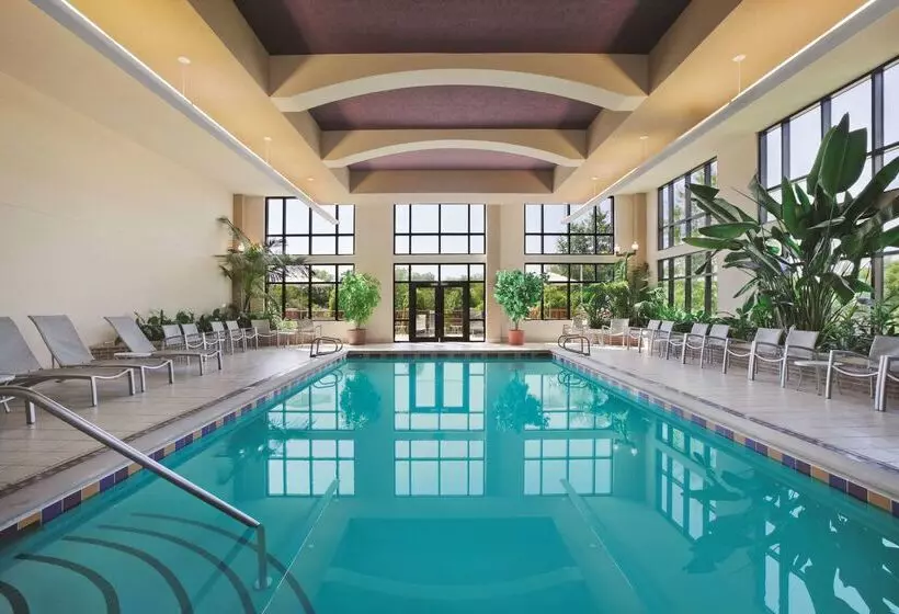 ホテル Embassy Suites By Hilton At Hot Springs Convention Center