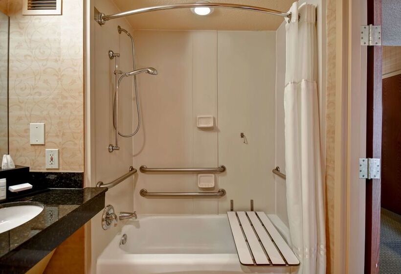 בית מלון כפרי Embassy Suites By Hilton At Hot Springs Convention Center