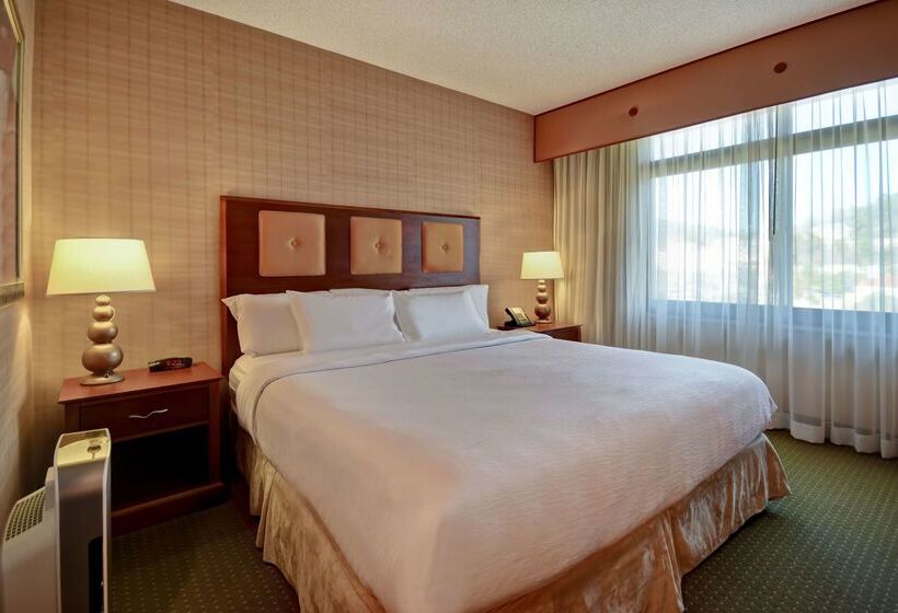 בית מלון כפרי Embassy Suites By Hilton At Hot Springs Convention Center