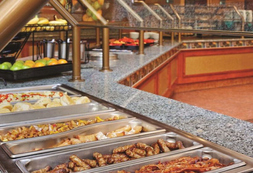 בית מלון כפרי Embassy Suites By Hilton At Hot Springs Convention Center