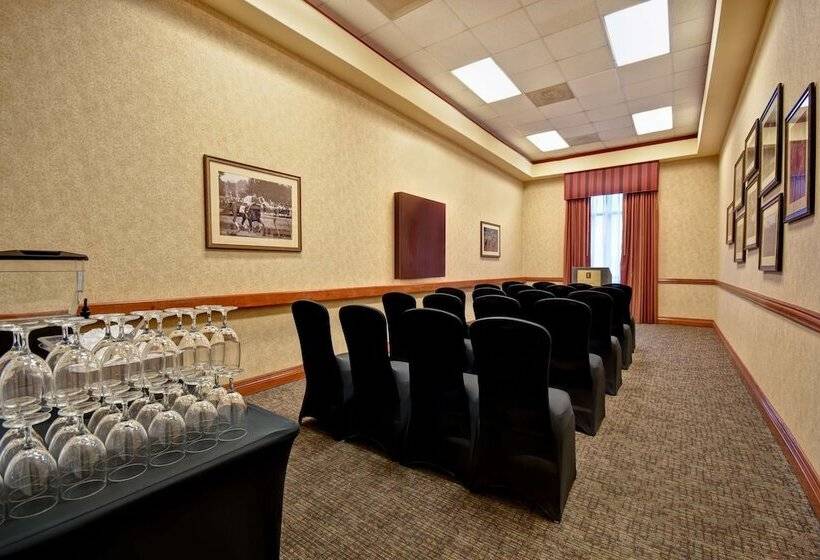 בית מלון כפרי Embassy Suites By Hilton At Hot Springs Convention Center