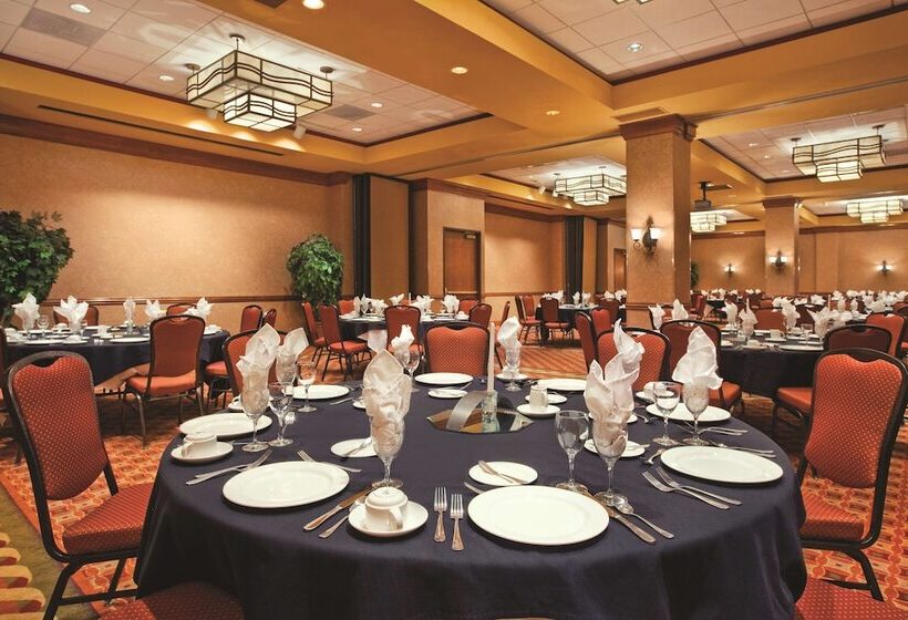 בית מלון כפרי Embassy Suites By Hilton At Hot Springs Convention Center