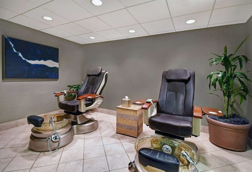 בית מלון כפרי Embassy Suites By Hilton At Hot Springs Convention Center