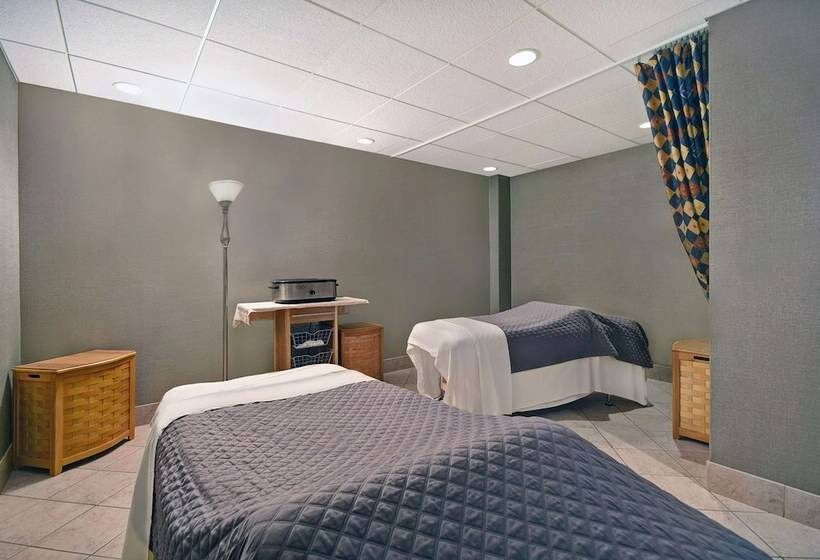 בית מלון כפרי Embassy Suites By Hilton At Hot Springs Convention Center