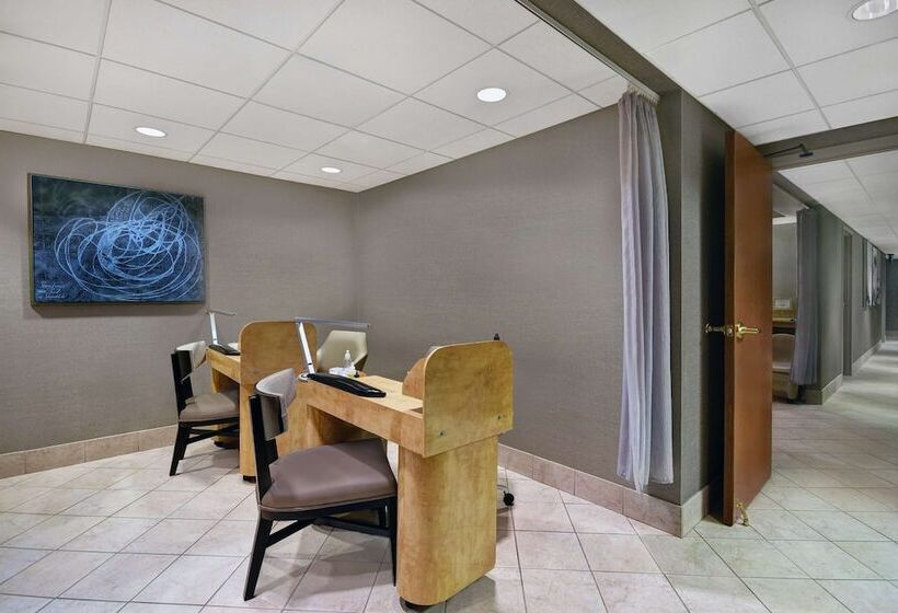 בית מלון כפרי Embassy Suites By Hilton At Hot Springs Convention Center