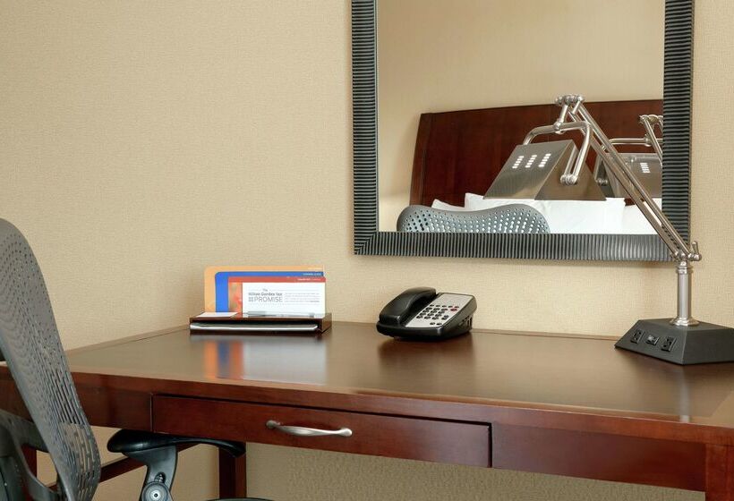 Отель Hilton Garden Inn Fontana