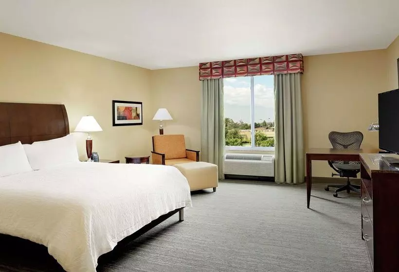 酒店 Hilton Garden Inn Fontana