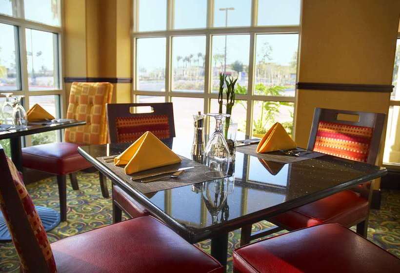 Отель Hilton Garden Inn Fontana