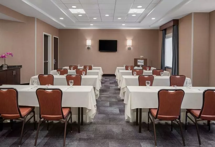 فندق Hilton Garden Inn Minneapolis Downtown