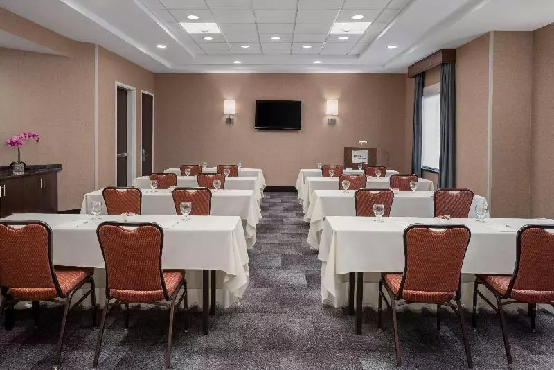 فندق Hilton Garden Inn Minneapolis Downtown