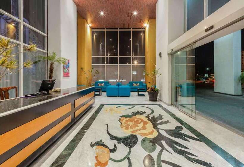 هتل La Quinta By Wyndham Puebla Palmas Angelopolis