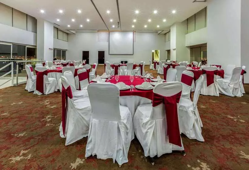 فندق La Quinta By Wyndham Puebla Palmas Angelopolis