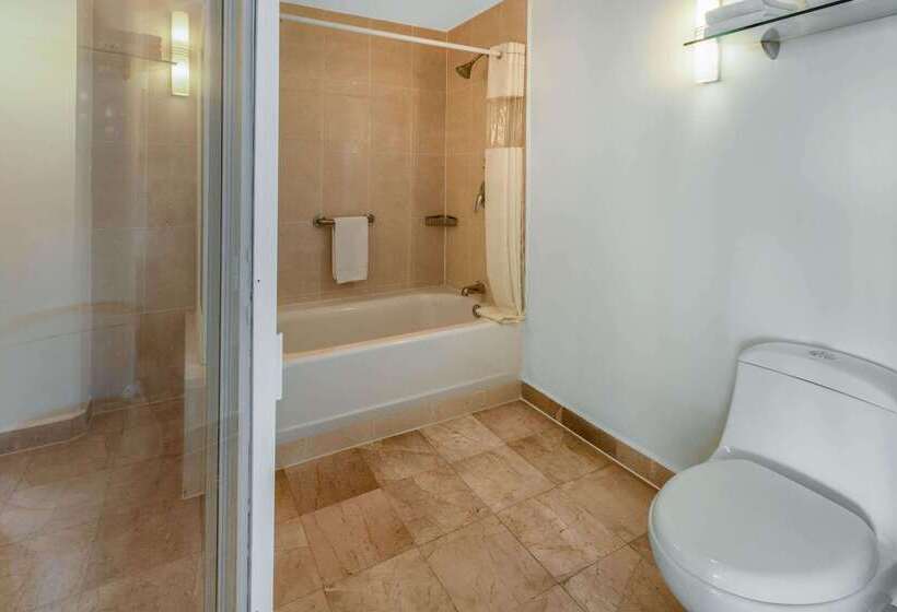 هتل La Quinta By Wyndham Puebla Palmas Angelopolis