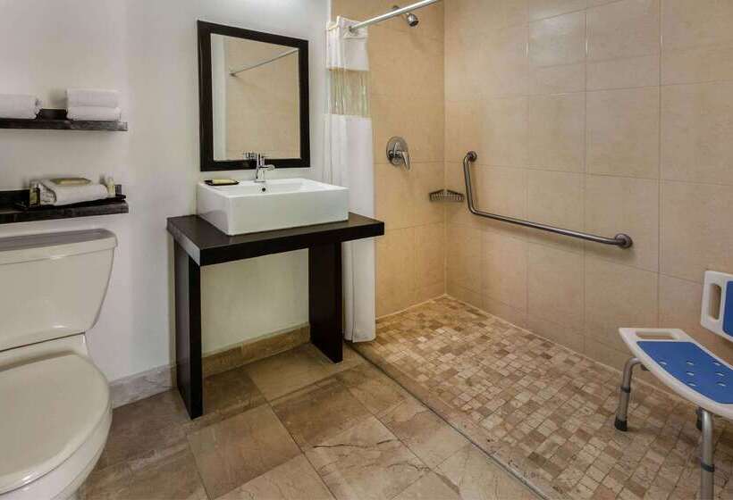 هتل La Quinta By Wyndham Puebla Palmas Angelopolis