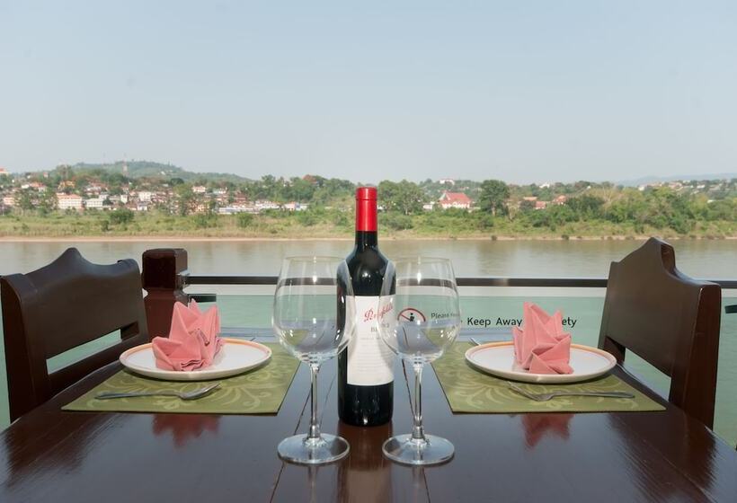 Отель Namkhong Riverside