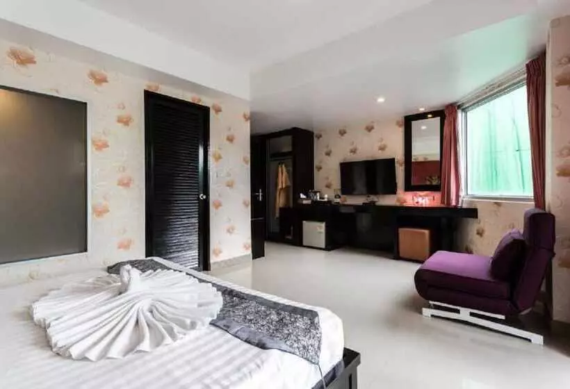 ホテル Patong Beach Side