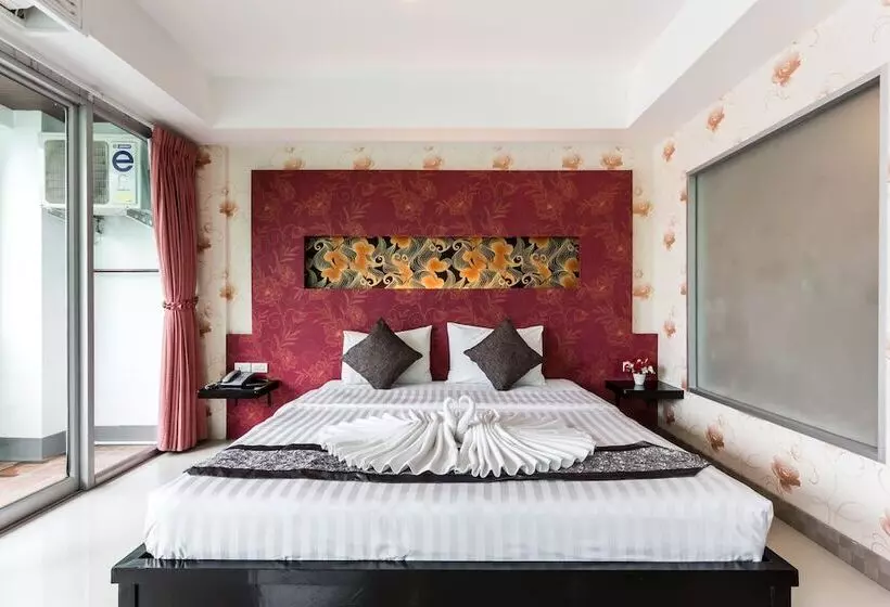 ホテル Patong Beach Side