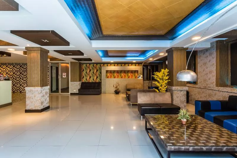 ホテル Patong Beach Side