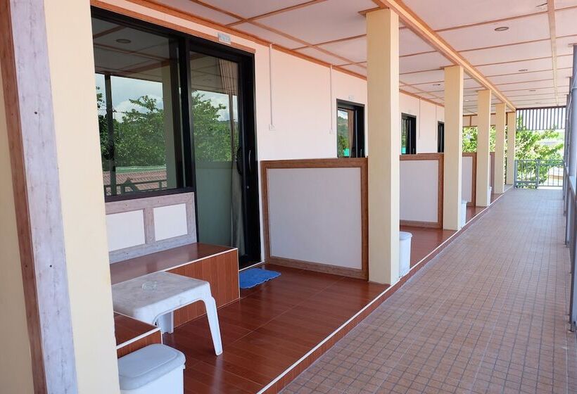 בית מלון כפרי Phi Phi Sand Sea View Resort