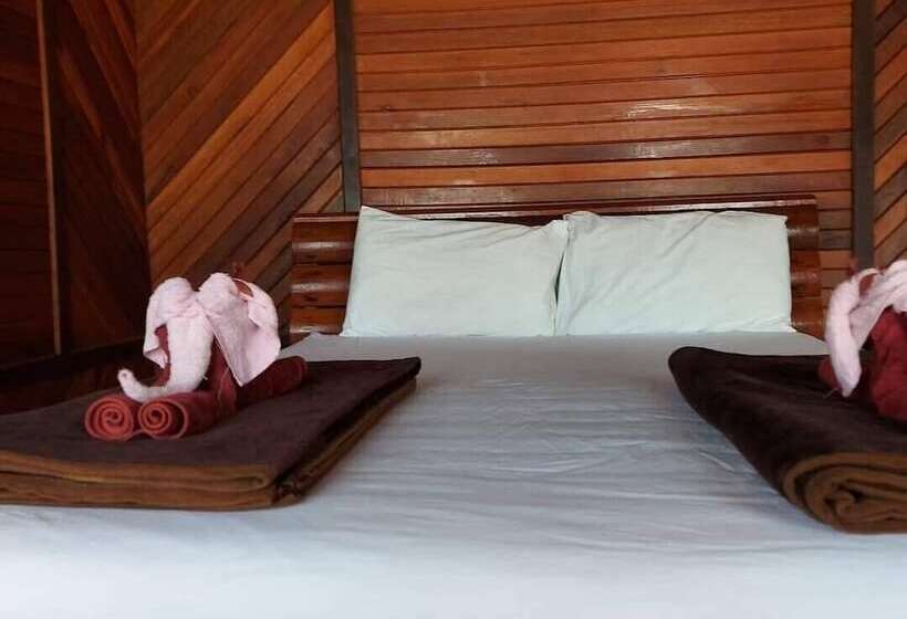 בית מלון כפרי Phi Phi Sand Sea View Resort