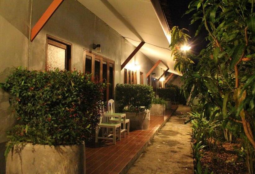 هتل Phuket Muay Thai House