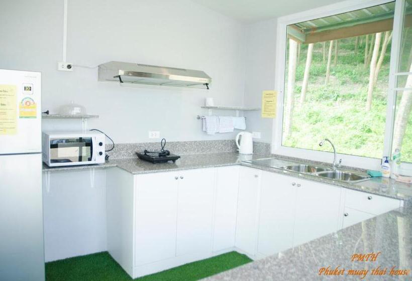 هتل Phuket Muay Thai House