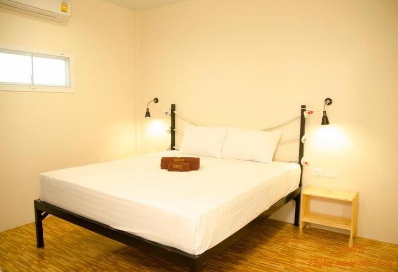 هتل Phuket Muay Thai House