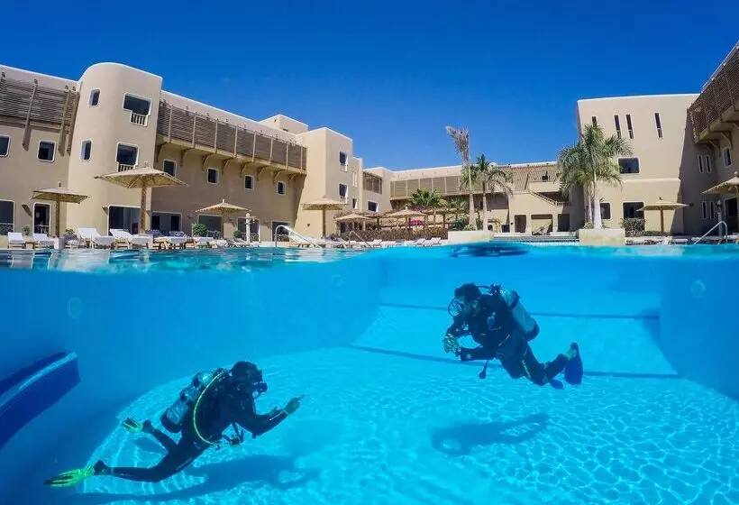 هتل The Breakers Diving And Surfing Lodge Soma Bay
