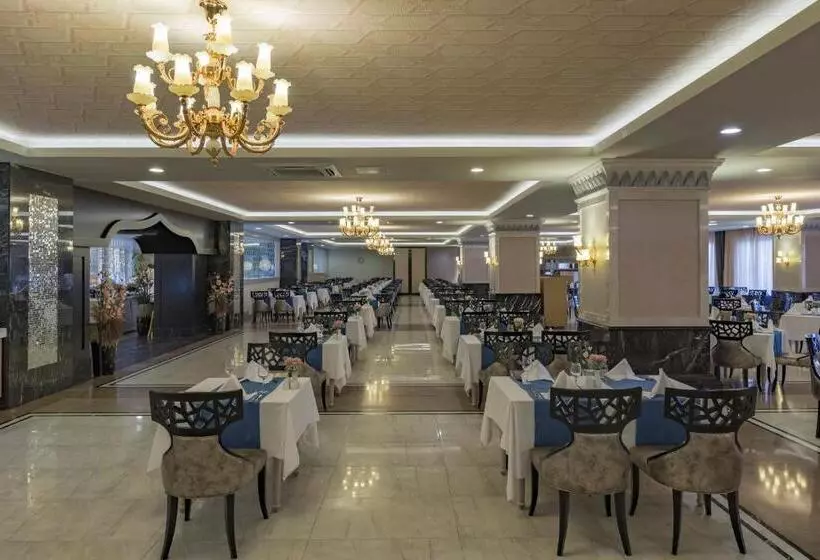 Курорт Royal Alhambra Palace