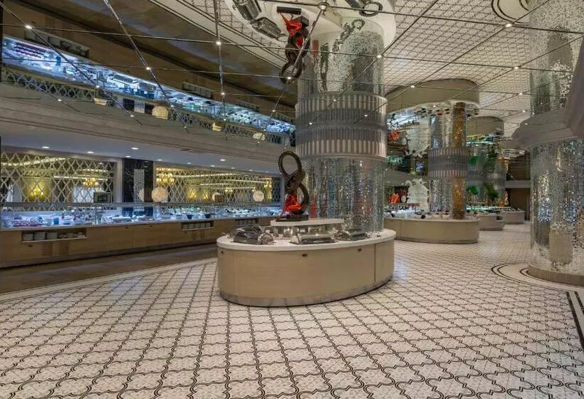 Курорт Royal Alhambra Palace