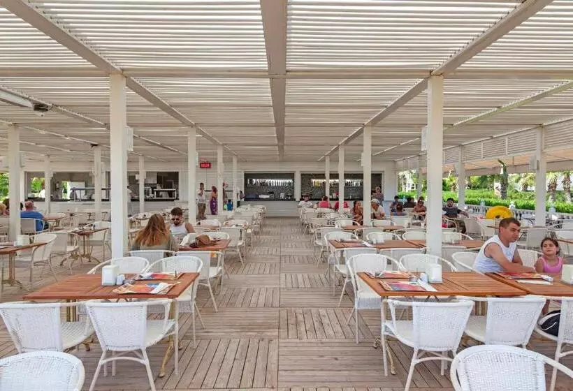 Курорт Royal Alhambra Palace