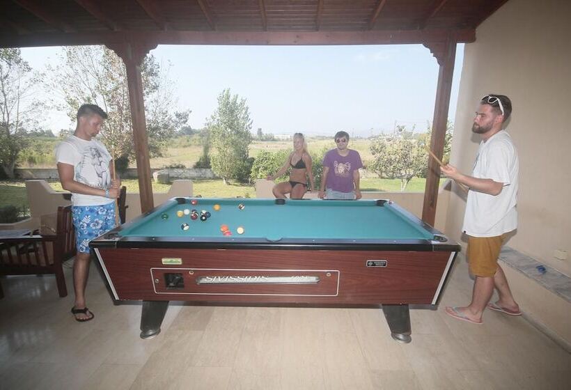 Roselands Hotel Bungalows