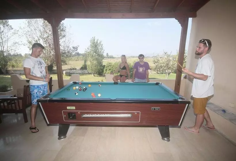 Roselands Hotel Bungalows