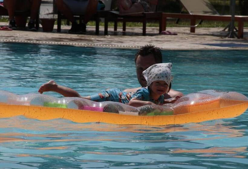 Roselands Hotel Bungalows