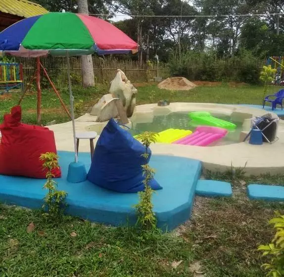 Aamiaismajoitus (B&B) Tanjong Tinggi Cottage