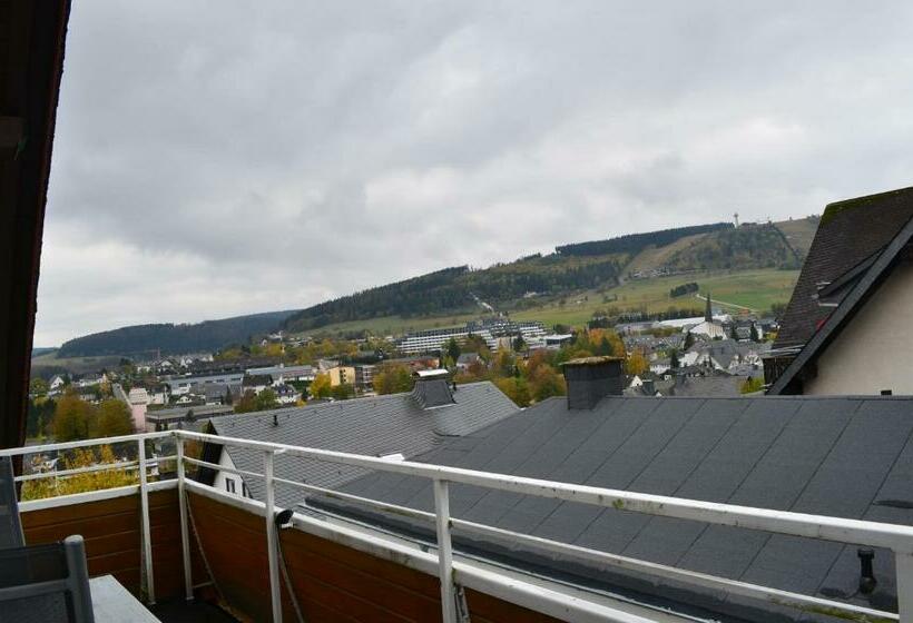 پانسیون Pause