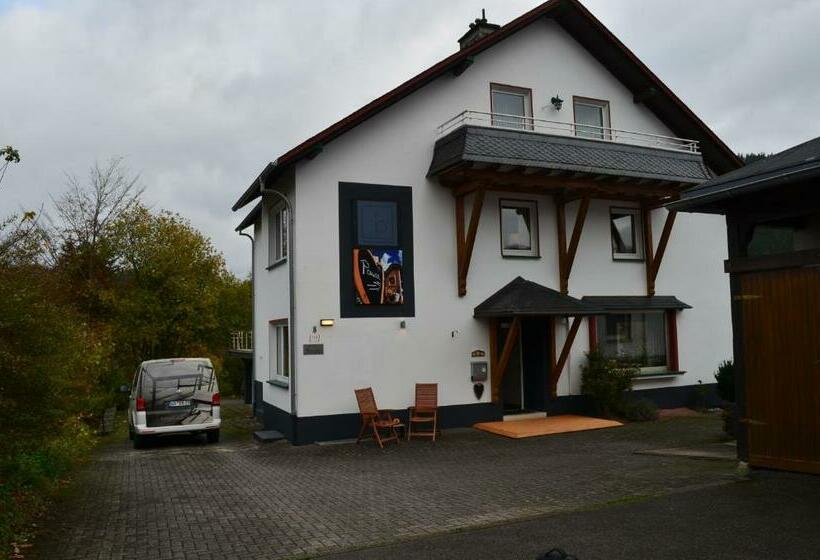 پانسیون Pause