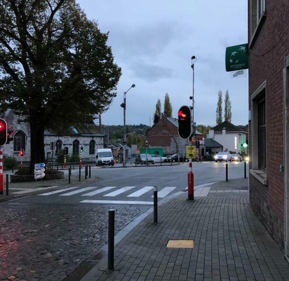 تختخواب و صبحانه House