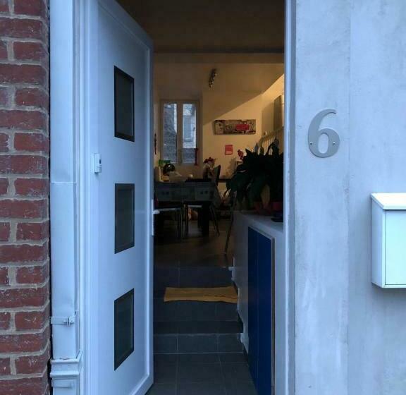 تختخواب و صبحانه House