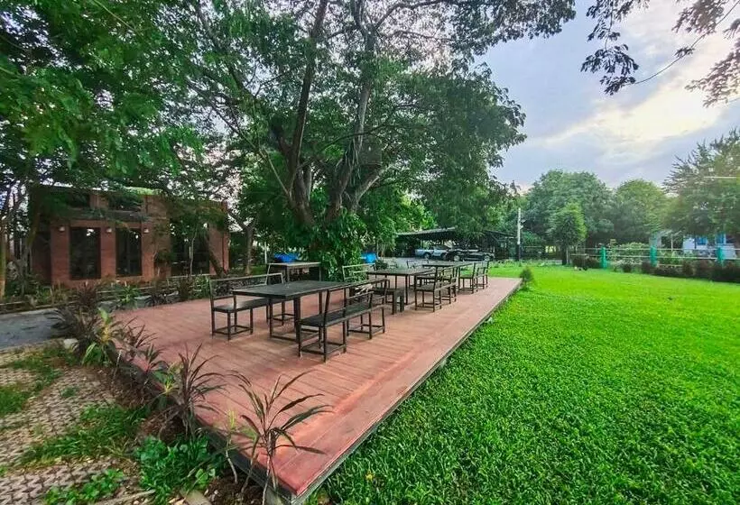 Baan Tonjaeng Resort