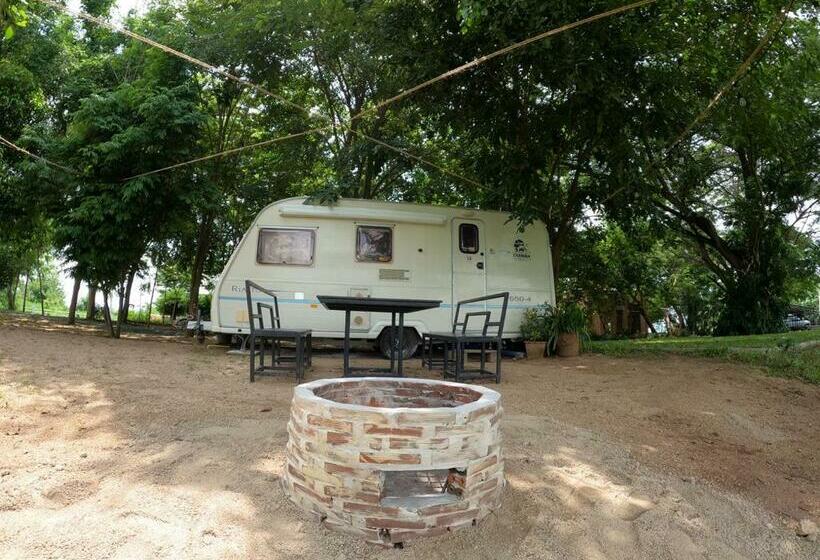 Baan Tonjaeng Resort