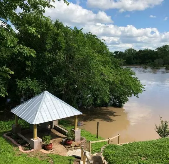 Aamiaismajoitus (B&B) The Perry Riverhouse