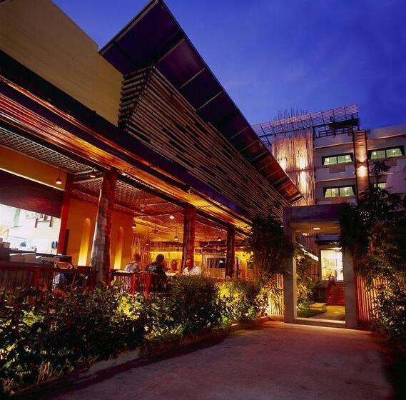 בית מלון כפרי Bamboo House Phuket